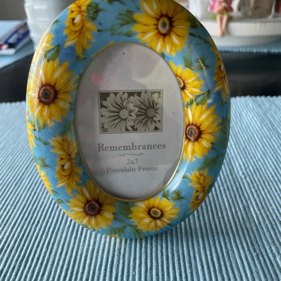 Sunflower Porcelain Frame - holds 2 x 3” photo - Picture 1 of 6